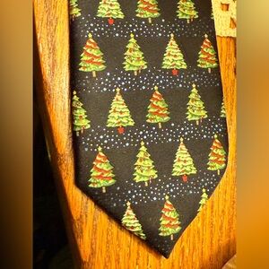Festive Christmas Tree Tie